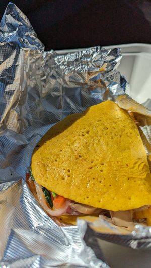 Super nice folks, laid back atmosphere, and an entire, separate vegan menu! I got the woman woman omelette made with mung beans, and a toasted everything bagel with vegan cream che at Seaside Bagels in Wilmington