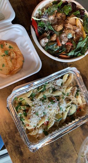 Alfredo Penne 
Kale Cesar Salad 
+ the best meal I got in Oakland 🥳 at Roasted and Raw in Oakland