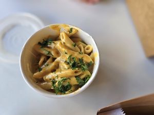 Mac n cheese at Roasted and Raw in Oakland