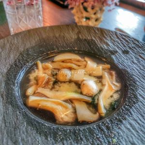 🌱 CLAZZIC MIZO
💭 Full of mushrooms, which I liked as other Asian places that I have tried in Offenburg did not add any mushrooms.
🥜 SOY: YES
💰 €4.50
🤷🏻‍♀️ at Mai Garden in Offenburg