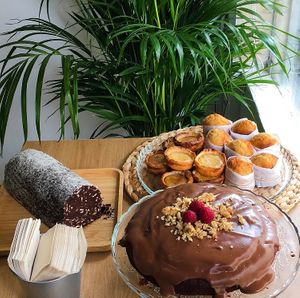 Vegan cakes, pastel de nata and rice cake. at Vizzio Cafe in Lisbon
