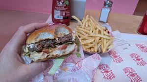 Zum anbeißen: West Coast Burger at Dirty V - Bergen in Bergen