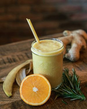 Sunset Smoothie, fresh and tasty! Made with melon, orange, ginger, turmeric, rosemary and banana! Comes with a choice of either milk, apple juice or coconut water.  at Fjaka in Amsterdam