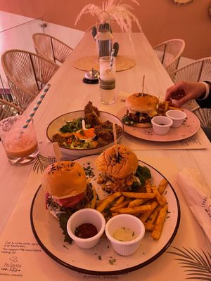 Hamburguesas gemelas y alitas de orellanas de entrada  at Pura Vida in Bogota
