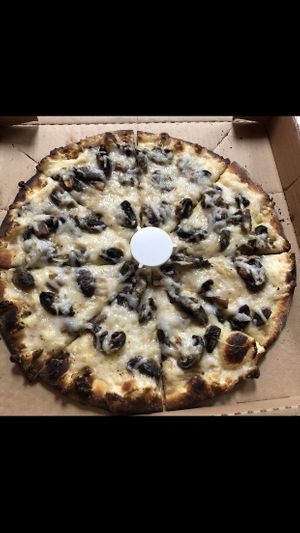 Create your own pizza with ranch sauce and mushrooms!! 😍👌🏻🌱 at Vegan Korner in Grand Terrace