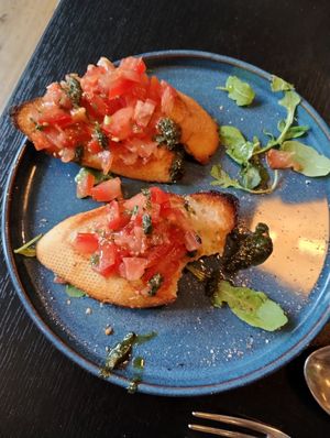 Vegan bruschetta at Bono & Vers in Leiden