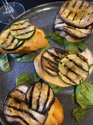 Bruschetta met gegrilde groente  at Bono & Vers in Leiden