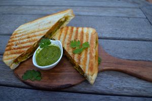 Chalu-aloo Sandwich :

Flavoursome non-fried potatoes cooked with the choicest of Indian spices at CraveLok in Pune