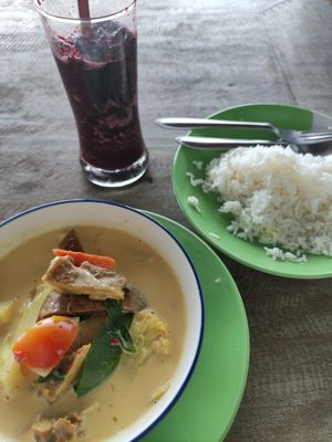 'duck' curry at Tamachat Vegan Food - ธรรมชาติ in Koh Samui