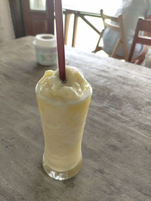 Pineapple smoothie at Tamachat Vegan Food - ธรรมชาติ in Koh Samui