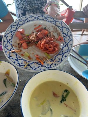Pad Thai and green curry at Tamachat Vegan Food - ธรรมชาติ in Koh Samui