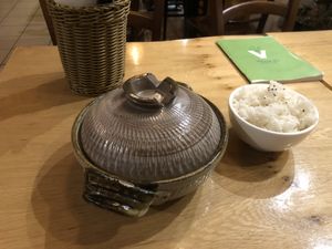 Essen kommt in kleinem Topf / food comes in a small pot  at Veggie Vu  in Cologne