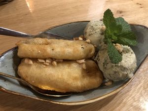 gebackene Banane mit Matcha Eis - sehr tolles Dessert / baked banana with matcha ice cream - very good dessert  at Veggie Vu  in Cologne