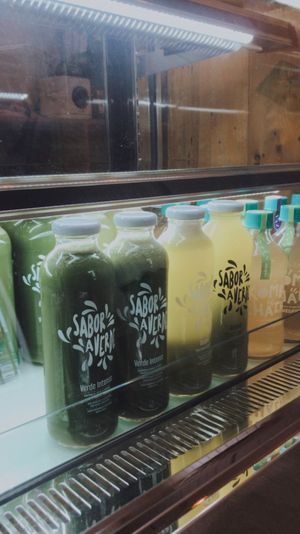 Jugos prensados en frío y kombucha at Sabor a Verde in Valdivia