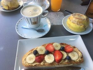 Tasty vegan breakfast  at Lala Pastelería in Valencia