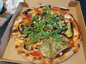 Vegetarian pizza + rucola (He offered us to add rucola instead of cheese). The pizza was good at La Sicilienne des Pizzas in Lyon