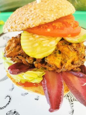 vegan burger at Ramai's Foodtruck in Castricum