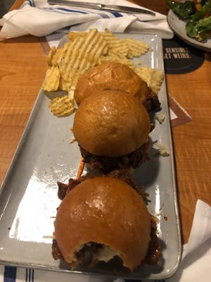 Jackfruit sliders at Persimmon Hollow Brewing Co in Orlando