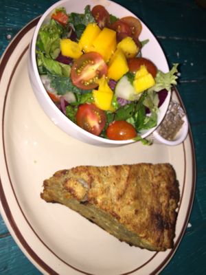 Maccaroni chesse Pie with Rainbow Salad at Jammin Comunidad Vegana in Puerto Viejo De Talamanca