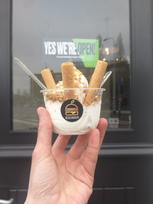 Vegan soft serve done right at Beesechurgers in The Hague