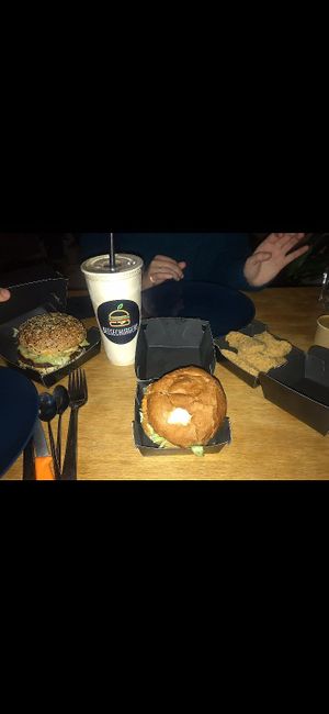 King's churger + krokante tenders + Crispy churger king's edition at Beesechurgers in The Hague