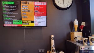 Menu behind counter at Beesechurgers in The Hague