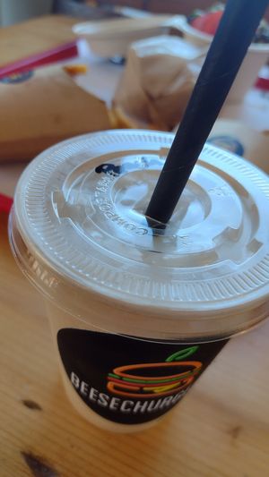 Peach shake at Beesechurgers in The Hague