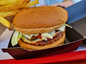 The OG burger at Beesechurgers in The Hague