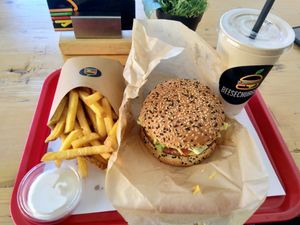 King's Churger, Fries with Mayonaise and Medium Strawberry Milkshake at Beesechurgers in The Hague