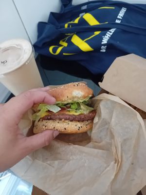 Huge burger at Beesechurgers in The Hague