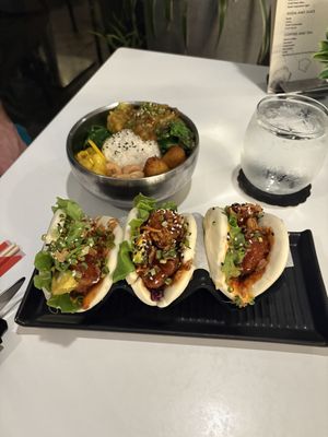   at Po-Ké Ono in Oranjestad