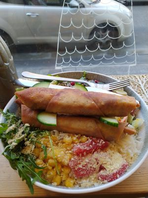 Sambosse bowl at Rira in Budapest