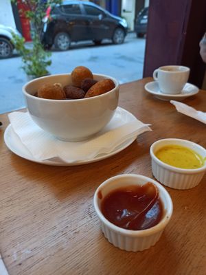 Salgadinhos variados at Jaya Culinária Natural in Teresopolis