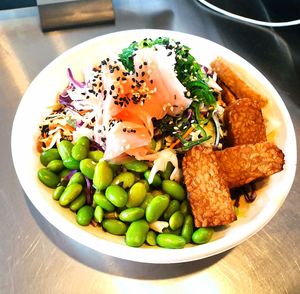 Buddha bowl 
Tempeh, edamame, rainbow slaw, wakame, pickled ginger, brown rice, sesame seeds, ginger soy dressing 
 at Good Peace in Birtinya