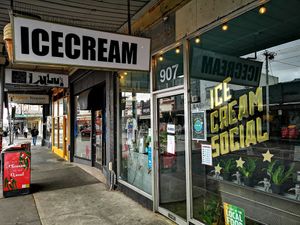  at Icecream Social in Thornbury