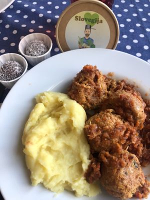 vegan meat balls with mashed potatoes at Slovegija in Ljubljana