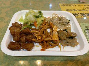 Some dishes from the buffet  at Lǜ XiāngCūn 綠鄉村 in Taichung