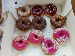🍓 & raspberry at bottom at Boogie Donuts in Munich
