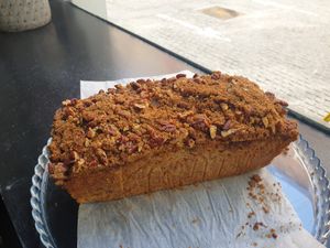 Vegan banana pecan crumble bread at We Love Coffee in Leuven