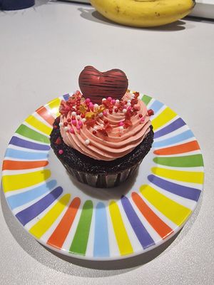Vegan choco strawberry cupcake at We Love Coffee in Leuven