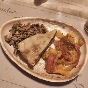 Quiche, scrambled tofu and bell peppers at Vegamore in Milan