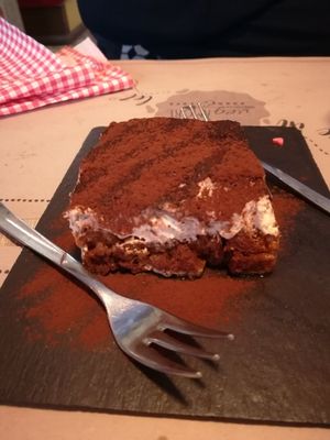 Tiramisu at Vegamore in Milan