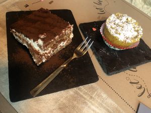 Tiramisu and lemon muffin at Vegamore in Milan