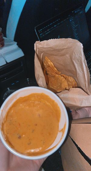 QUESO N CHIPS  at Más Veggies Taqueria in El Segundo