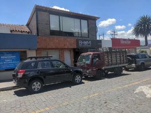 Street view outside of restaurant at Bhumi in Quito