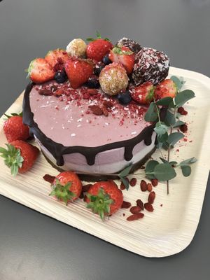 Raw fruit cake  at Resi Lecker in Dusseldorf