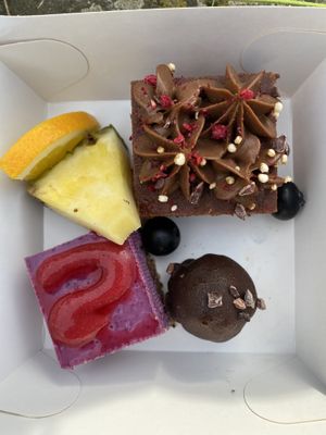 Vegan raw cake at Resi Lecker in Dusseldorf