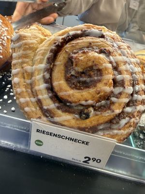 vegan cinnamon roll  at Anker - Schwedenpl  in Vienna
