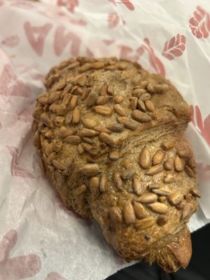 Rotkraut Körnercroissant 2,80€  at Anker - Bellariastr in Vienna