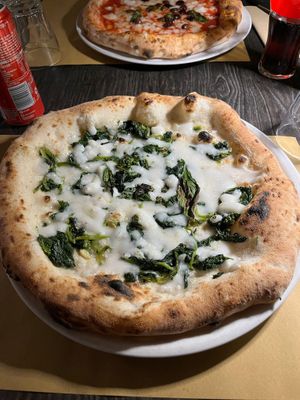 Pizza with rice mozzarella (without tomato sauce) and "Friarielli" at Osteria Casa Pepe in Trieste